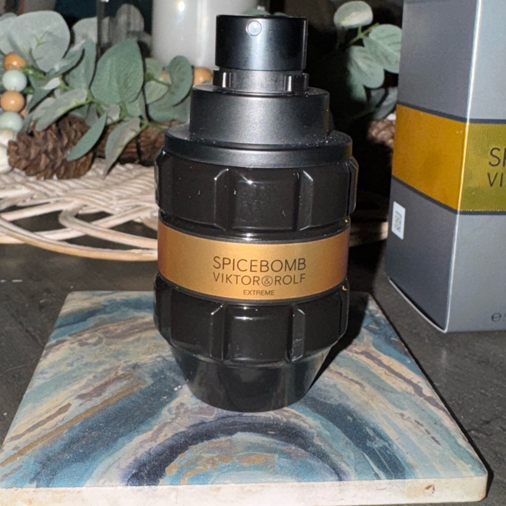 Viktor & Rolf Spicebomb Extreme in Black and Gold